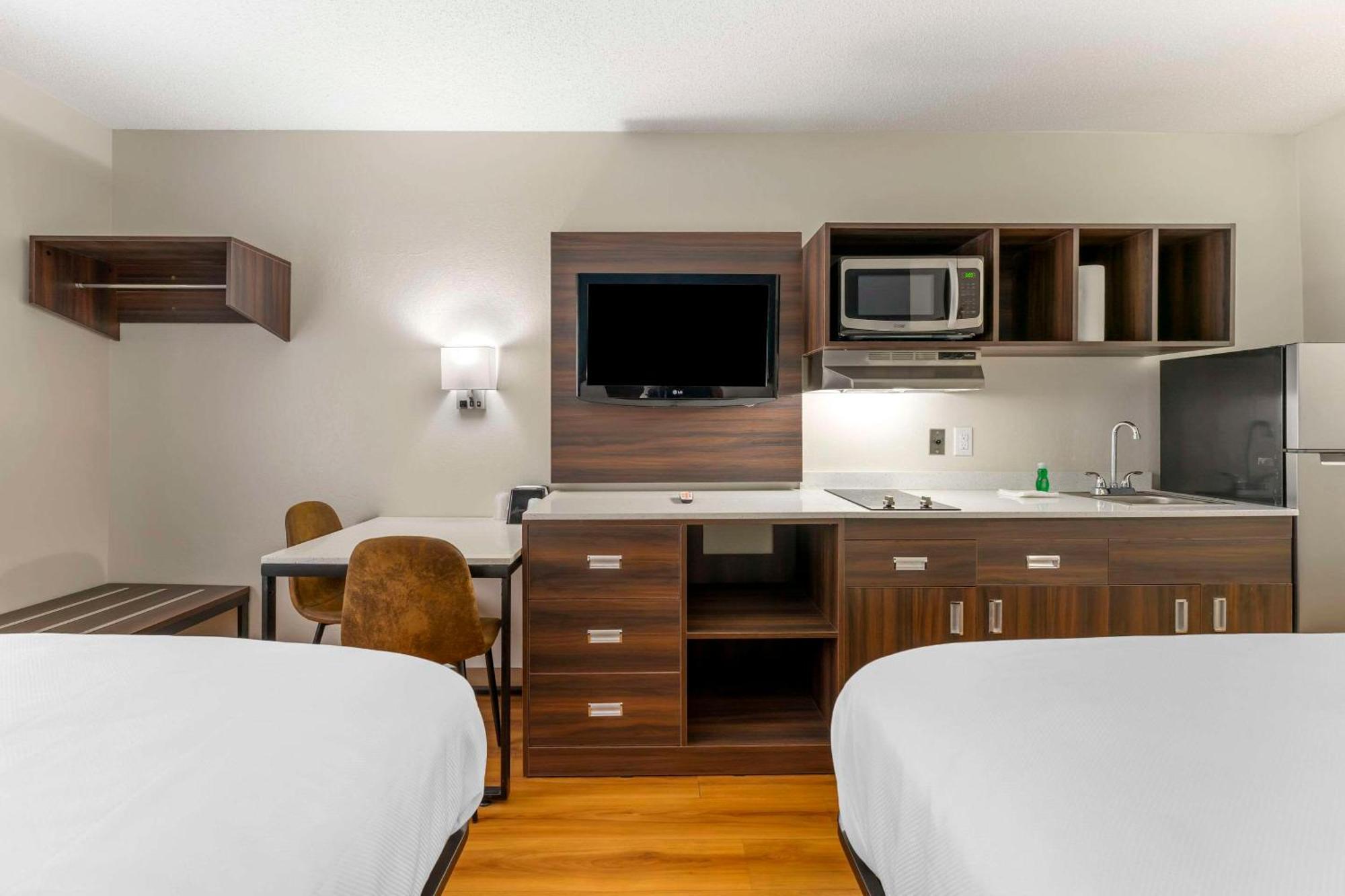 Suburban Lavale - Cumberland Hotel